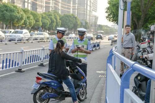车上路有“5不能”新要求别被罚了才知道m6米乐app2025年2月起执行电动(图4)